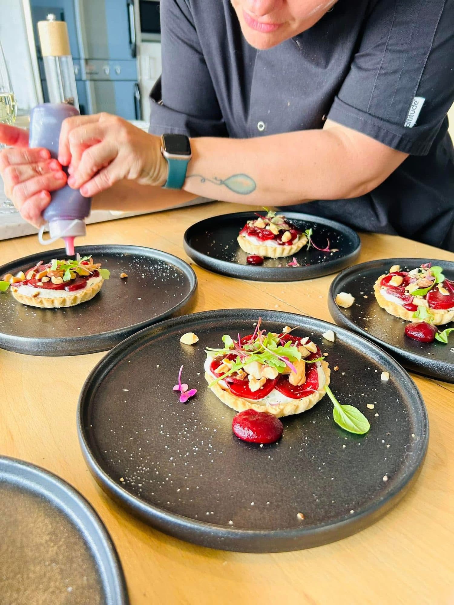 Finishing plated desserts with fine sauce dots